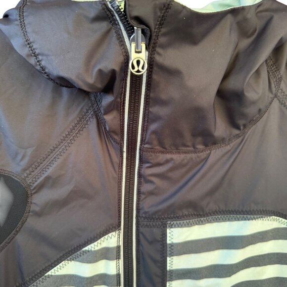 Lululemon Get Up And Glow Jacket Size 8 Mint Green & Black Stripes Reflective - Picture 8 of 13